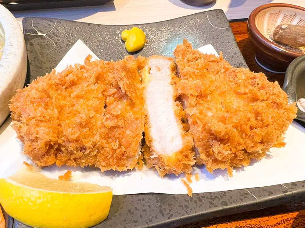 ロースかつ定食の切り身