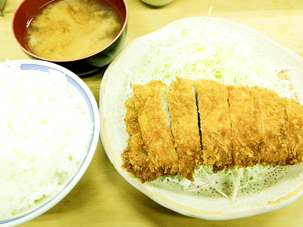 とんかつ定食　(750円)