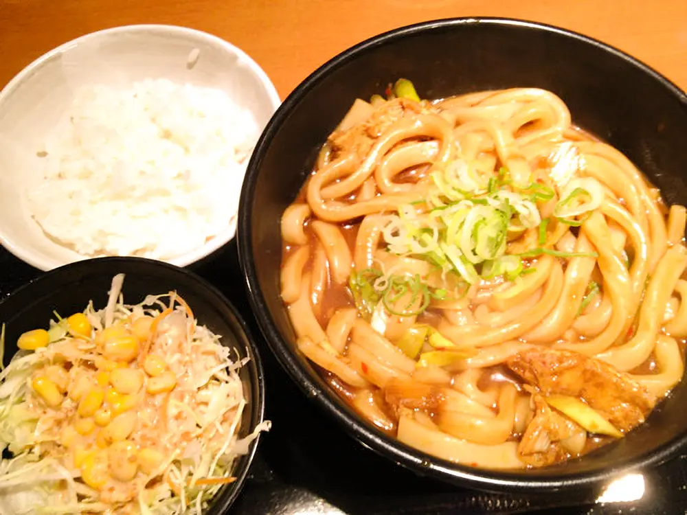  黒カレーうどんセット(660円)