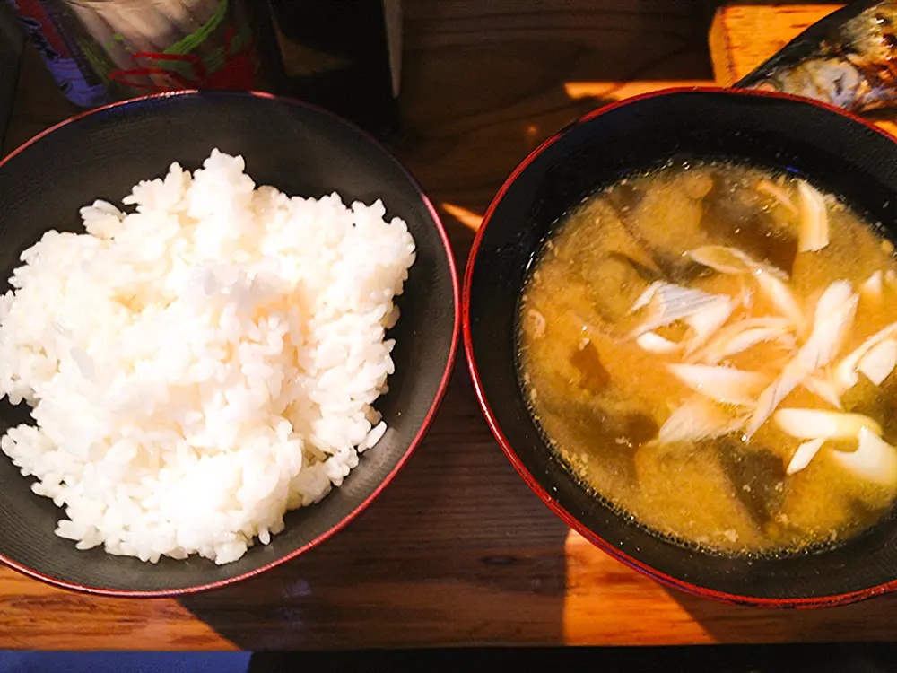 定食についた、魚のアラ汁。これが美味い