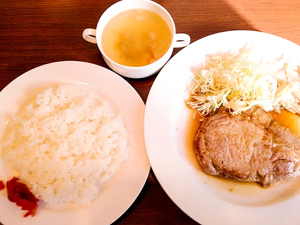 厚切りポークソテー定食