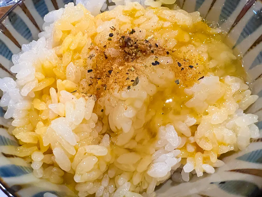 締めは『卵かけご飯』