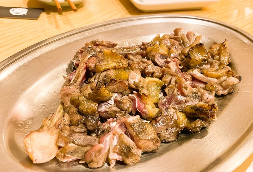 炭火もも焼き発祥「丸万焼鳥 本店」 メイン画像