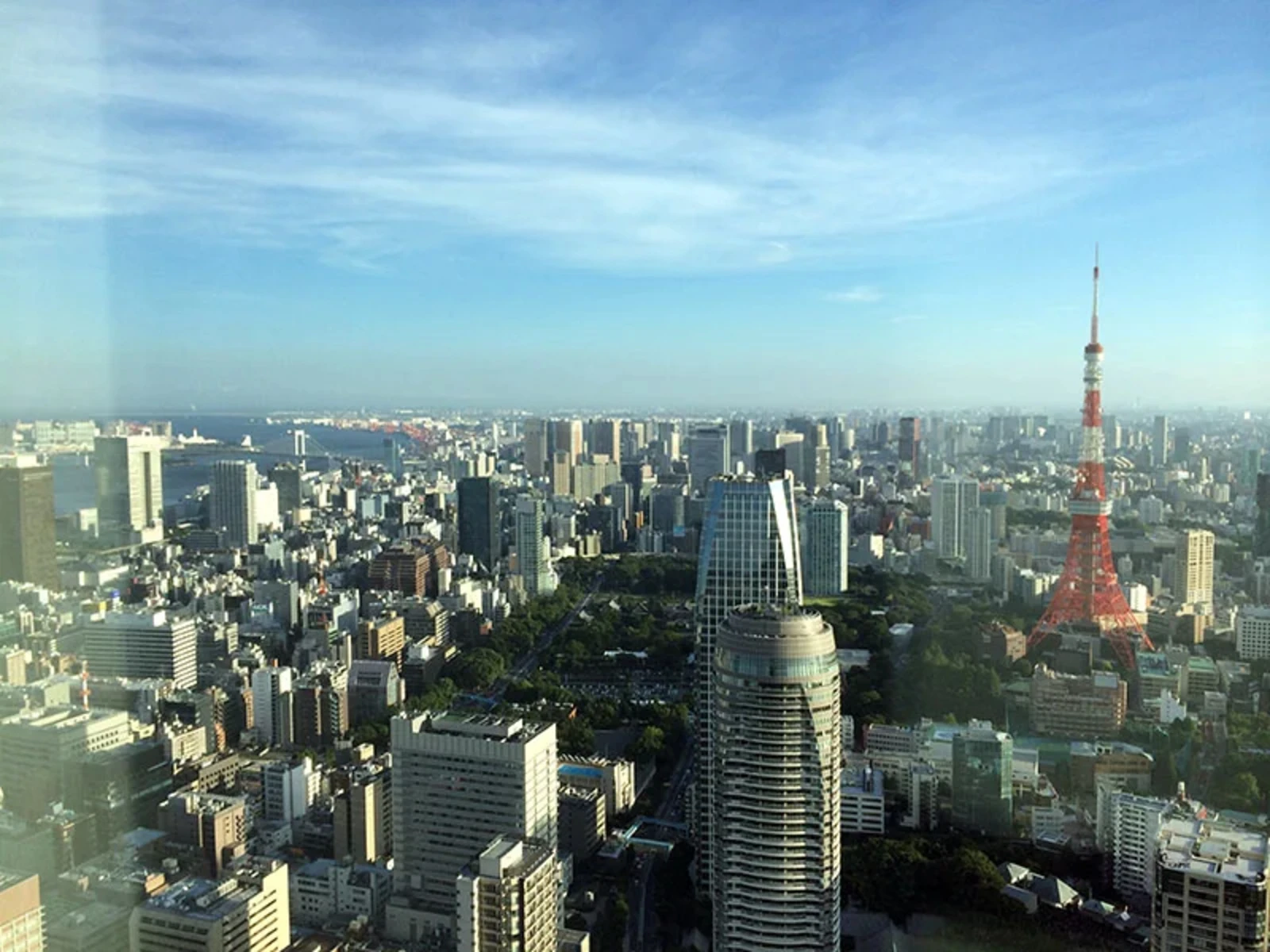 ヒルズのレストラン街から無料で見れる東京タワー側の風景