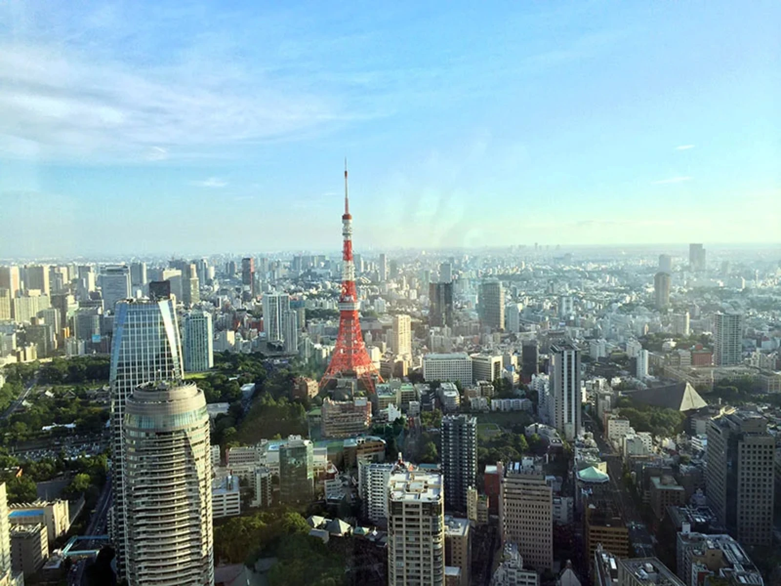 ヒルズのレストラン街から無料で見れる東京タワー側の風景