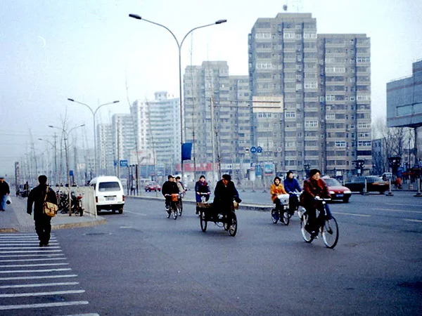 中国と言えば自転車。朝と夕方は自転車の交通量がめちゃ多いです。